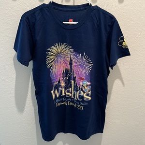 Walt Disney World Wishes fireworks t shirt. Annual pass holder 2017 medium